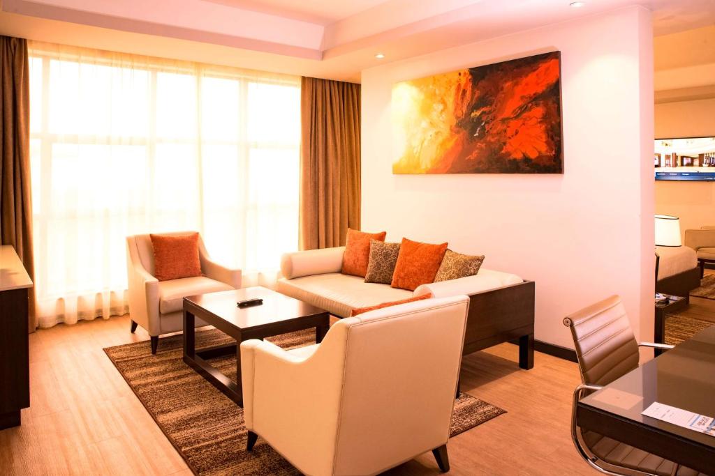 Posezení v ubytování DoubleTree by Hilton Nairobi