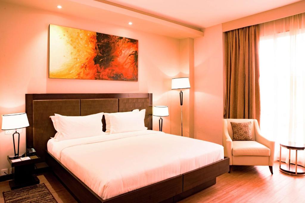 Postel nebo postele na pokoji v ubytování DoubleTree by Hilton Nairobi