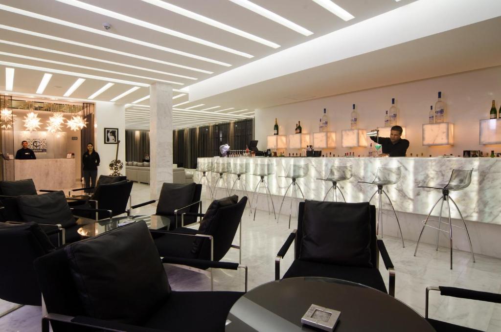 Lounge nebo bar v ubytování Cesar Resort & Spa