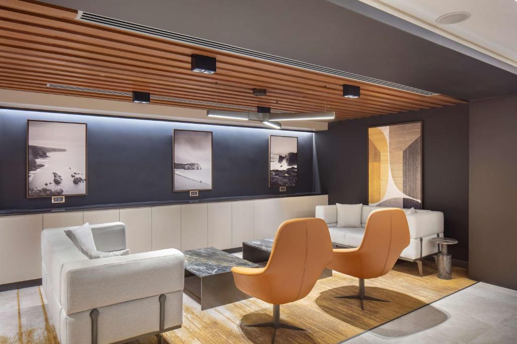 Posezení v ubytování Doubletree By Hilton Canakkale