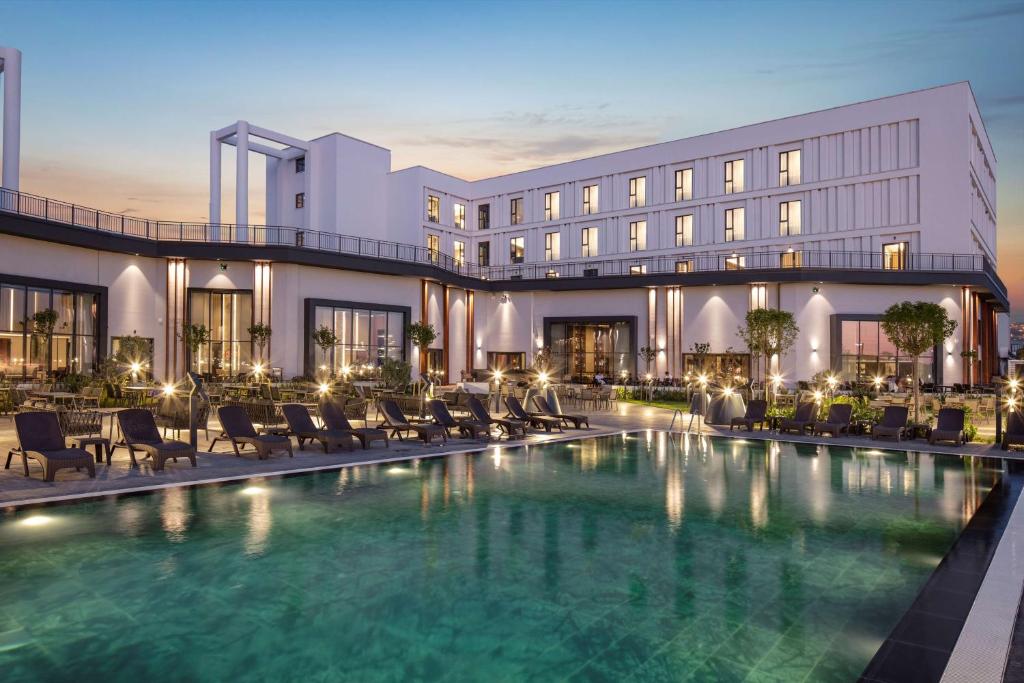 Bazén v ubytování Doubletree By Hilton Canakkale nebo v jeho okolí