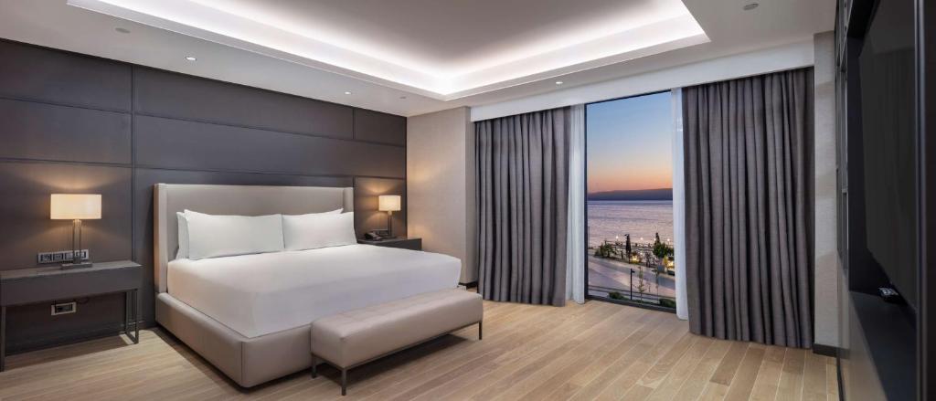 Postel nebo postele na pokoji v ubytování Doubletree By Hilton Canakkale