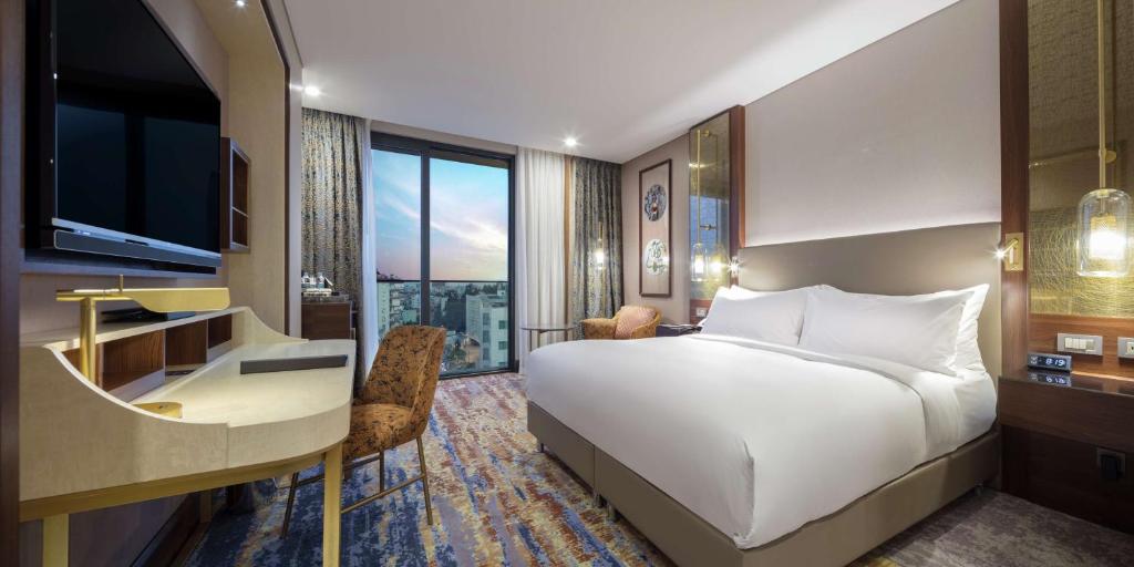Postel nebo postele na pokoji v ubytování Doubletree By Hilton Antalya City Centre