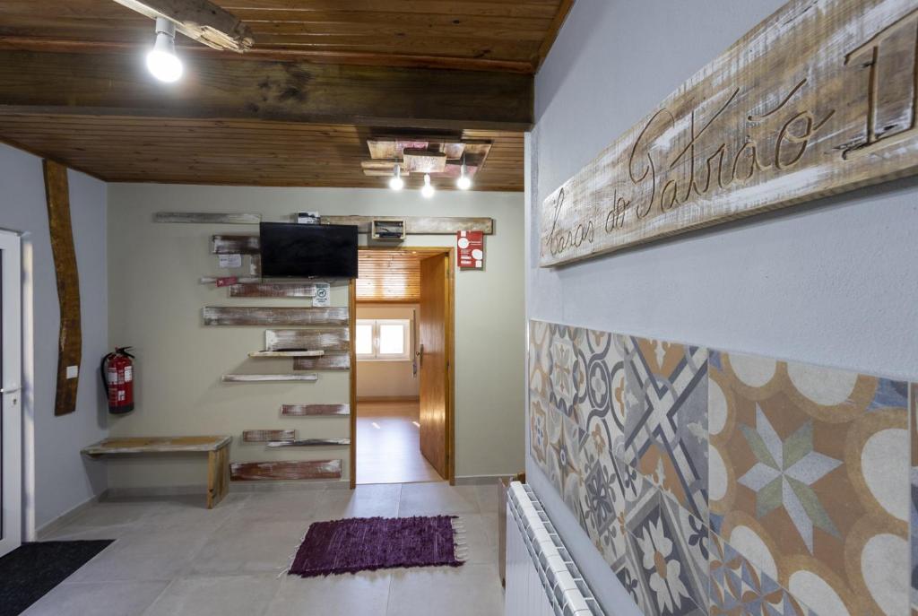 a hallway with a wall with a sign on it at Casas do Patrao II in Sabugueiro