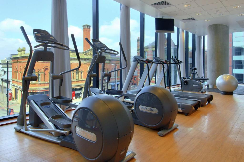 Fitness centrum a/nebo fitness zařízení v ubytování Hilton Manchester Deansgate