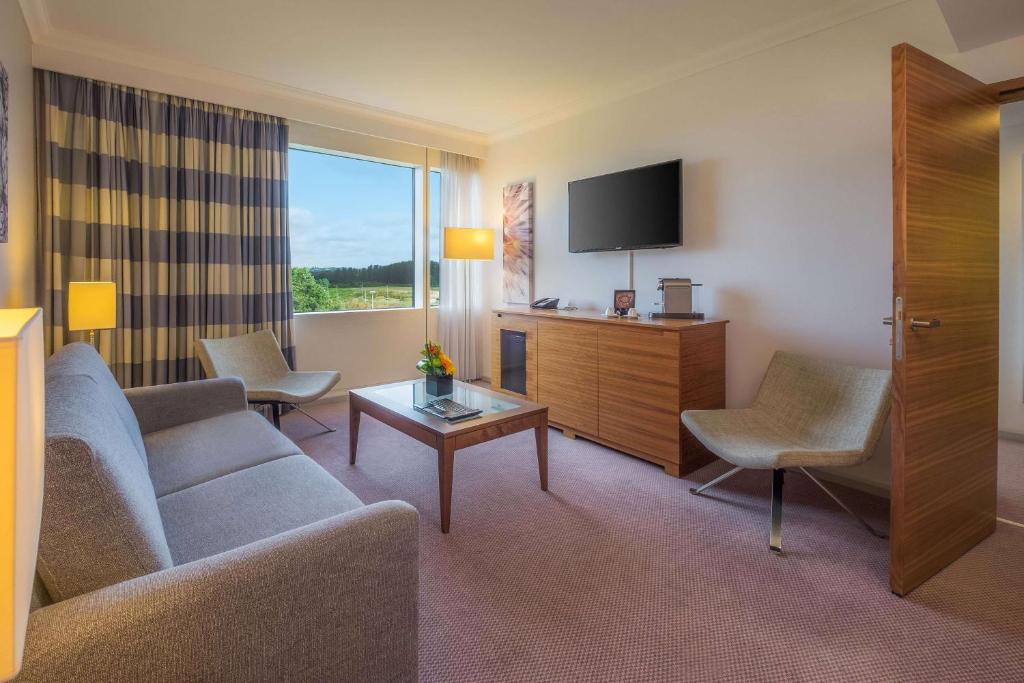 Hilton Reading - 