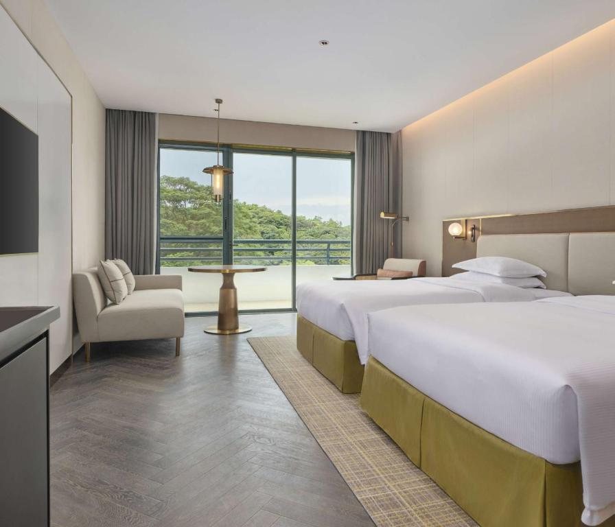 Postel nebo postele na pokoji v ubytování Hilton Guangzhou Science City, Free Shuttle Bus during Canton Fair