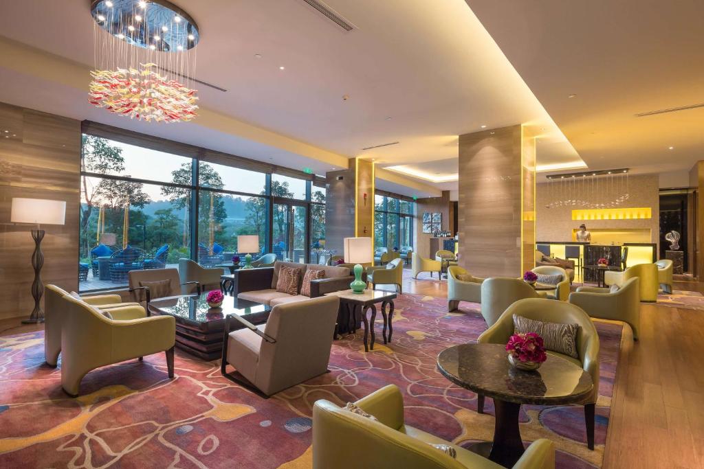 Posezení v ubytování DoubleTree by Hilton Guangzhou Science City-Free Shuttle Bus Service During Canton Fair Period
