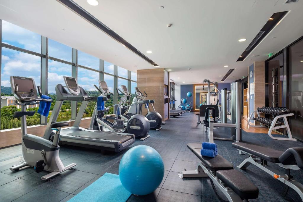 Fitness centrum a/nebo fitness zařízení v ubytování DoubleTree by Hilton Guangzhou Science City-Free Shuttle Bus Service During Canton Fair Period