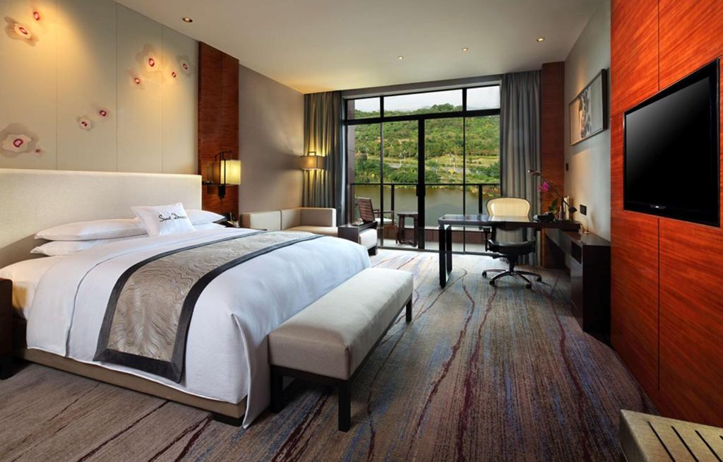Postel nebo postele na pokoji v ubytování DoubleTree by Hilton Guangzhou Science City-Free Shuttle Bus Service During Canton Fair Period