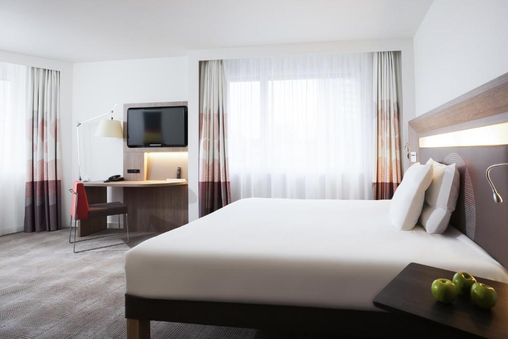 TV a/nebo společenská místnost v ubytování Novotel Basel City