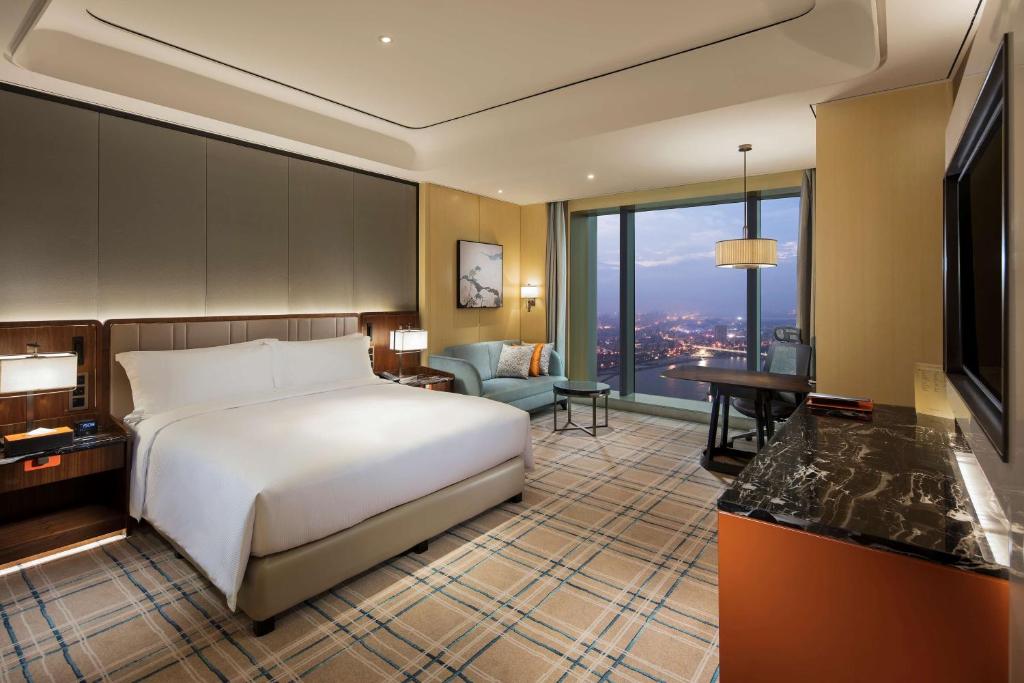 Postel nebo postele na pokoji v ubytování Hilton Fuzhou