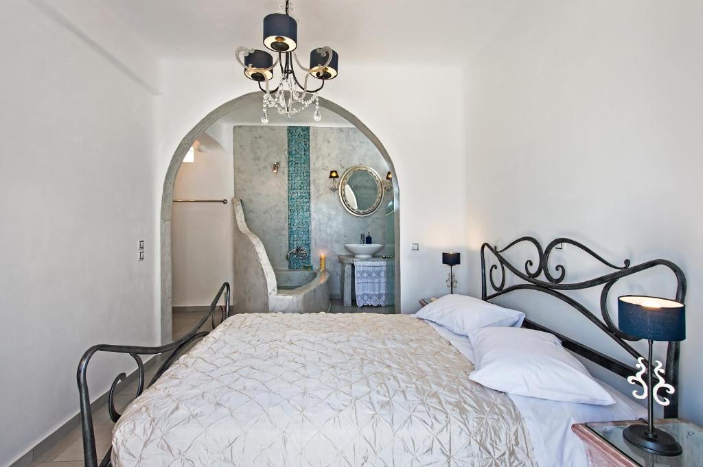 Postel nebo postele na pokoji v ubytování Felicity Luxury Villas
