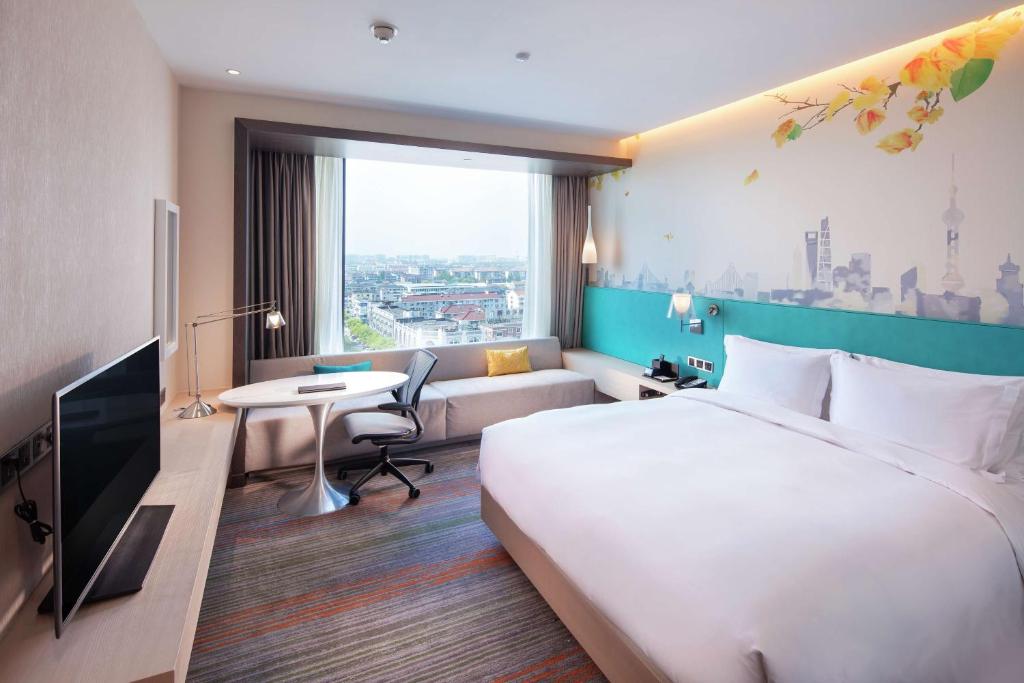 Postel nebo postele na pokoji v ubytování Hilton Garden Inn Shanghai Hongqiao NECC