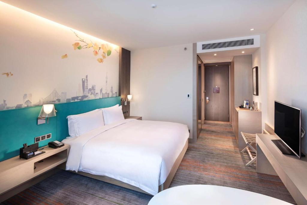 TV a/nebo společenská místnost v ubytování Hilton Garden Inn Shanghai Hongqiao NECC