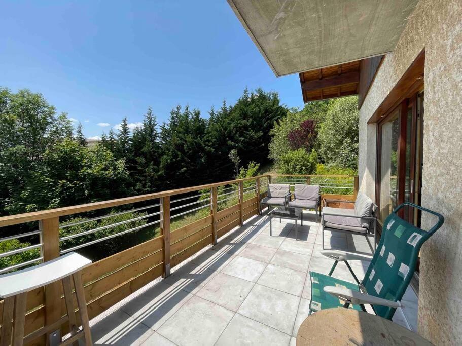 Balkón nebo terasa v ubytování Gîte confort 15 couchages, vue panoramique Montagne Hautes Alpes, Terrasses