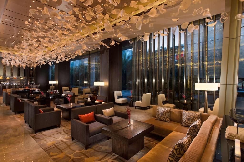 Posezení v ubytování Hilton Shenzhen Futian, Metro Station at Hotel Front Door, Close to Futian Convention & Exhibition Center
