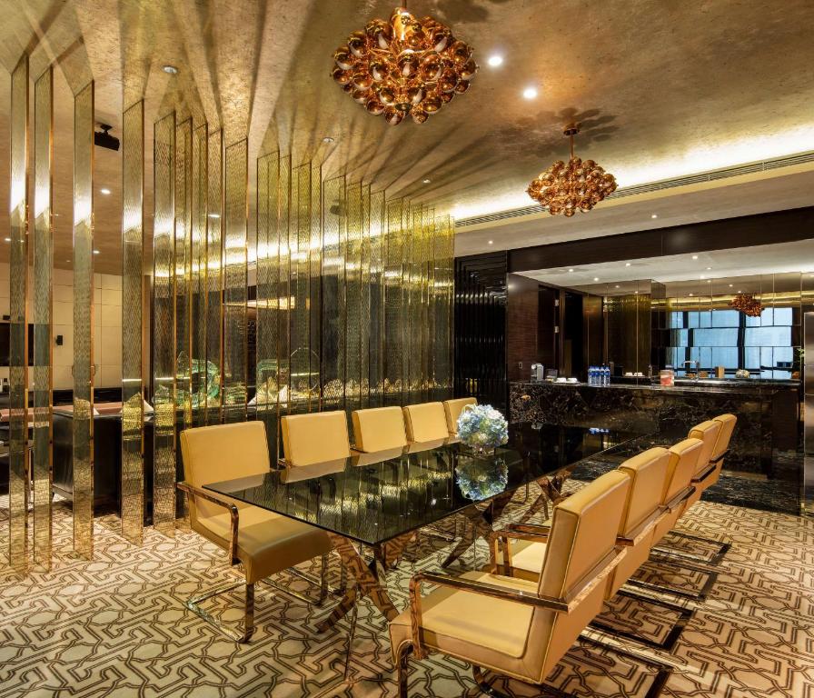 Posezení v ubytování Hilton Shenzhen Futian, Metro Station at Hotel Front Door, Close to Futian Convention & Exhibition Center