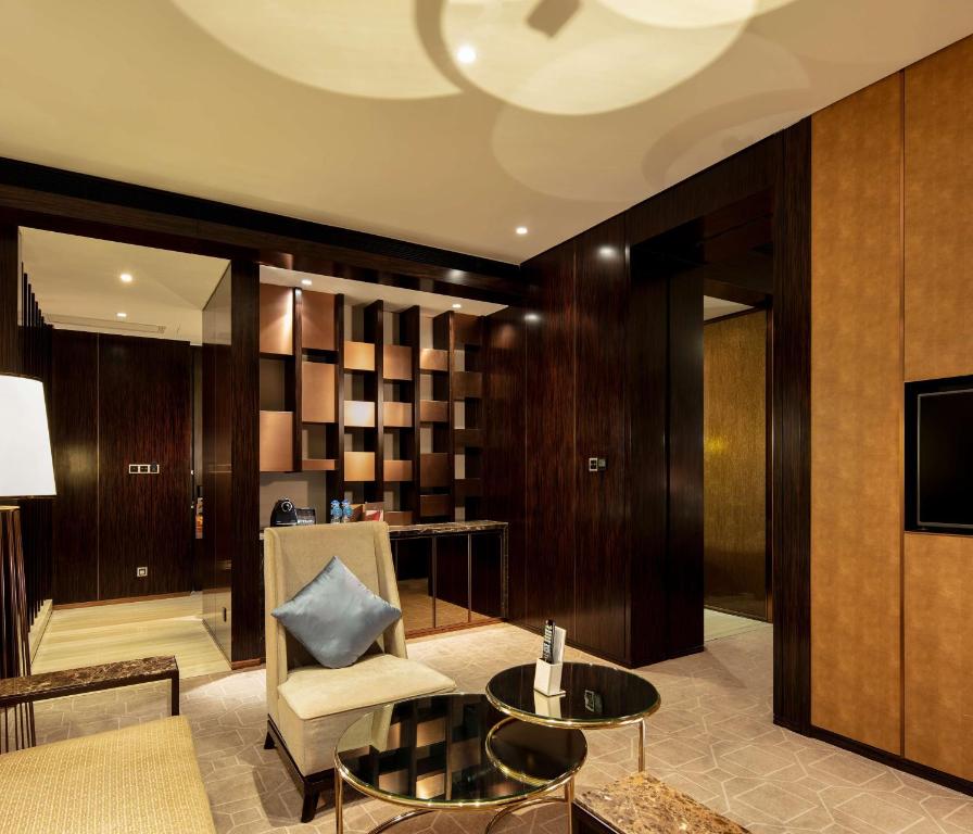 Posezení v ubytování Hilton Shenzhen Futian, Metro Station at Hotel Front Door, Close to Futian Convention & Exhibition Center