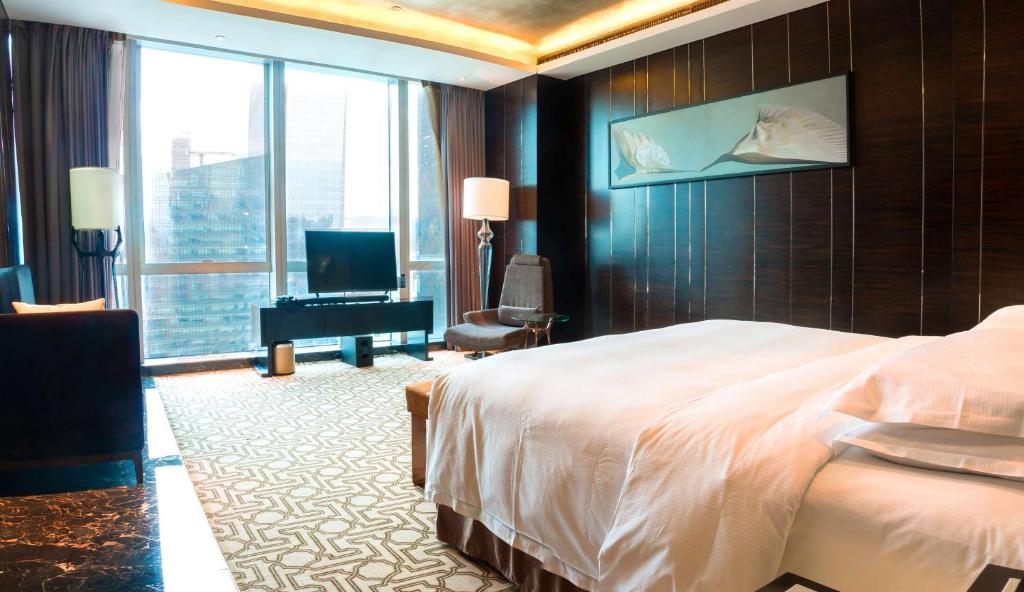 Postel nebo postele na pokoji v ubytování Hilton Shenzhen Futian, Metro Station at Hotel Front Door, Close to Futian Convention & Exhibition Center