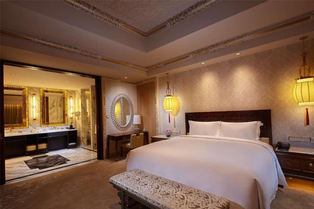 Postel nebo postele na pokoji v ubytování Hilton Tianjin Eco-City