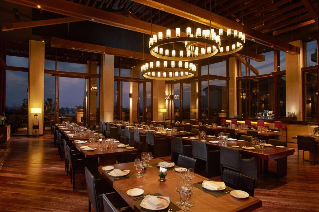Restaurace v ubytování Hilton Wuhan Optics Valley