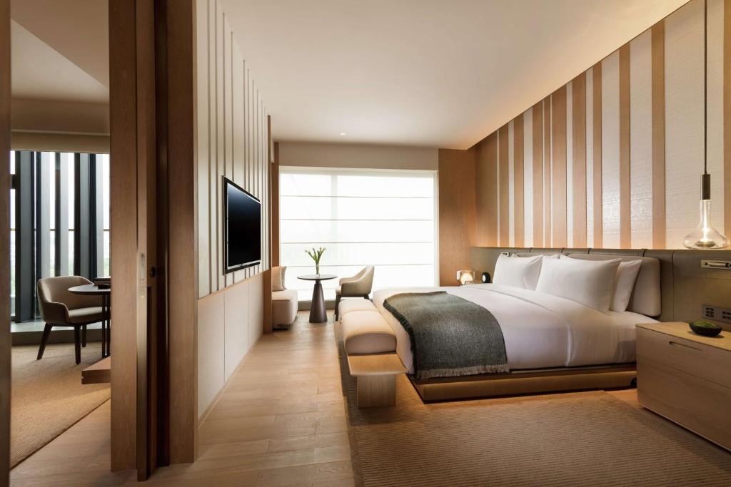TV a/nebo společenská místnost v ubytování Joyze Hotel Xiamen, Curio Collection By Hilton