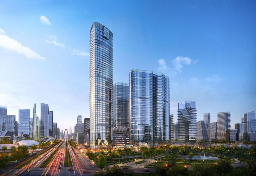 - une vue sur une grande ville avec de grands bâtiments dans l'établissement Waldorf Astoria Chengdu, à Chengdu