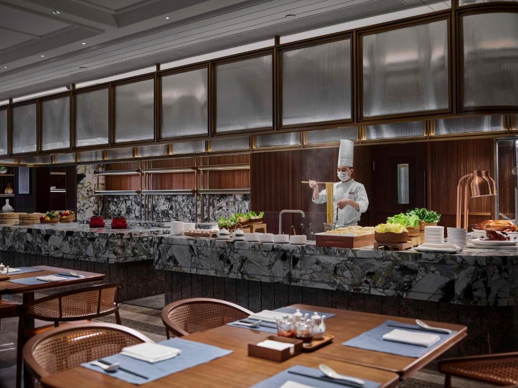 Restaurace v ubytování Hilton Foshan Shunde - Free Shuttle Bus to Canton Fair