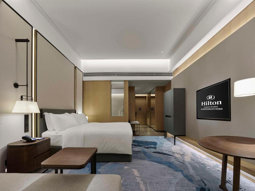 Postel nebo postele na pokoji v ubytování Hilton Foshan Shunde - Free Shuttle Bus to Canton Fair