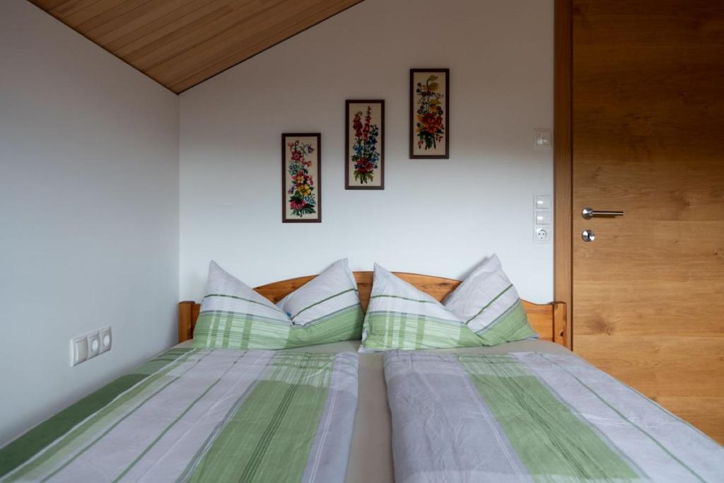 Postel nebo postele na pokoji v ubytování Ferienhaus Bergblick Bregenzerwald