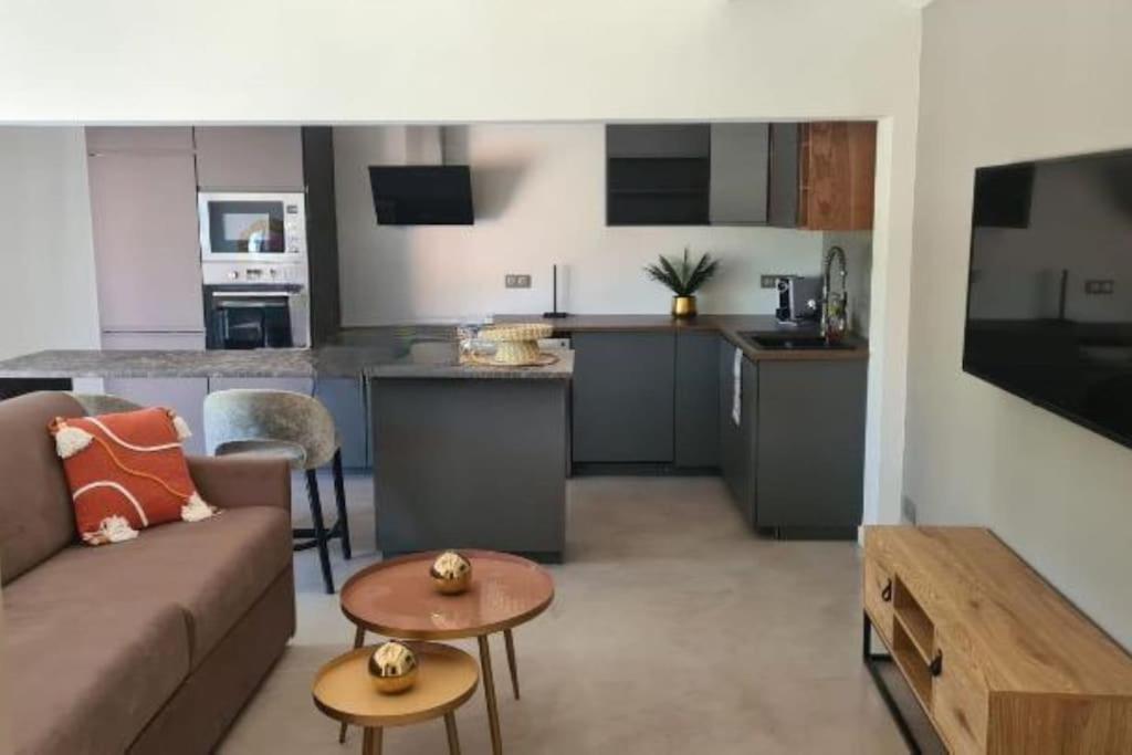 a living room with a couch and a kitchen at Villa Allegra T2 60M2 in Le Beausset