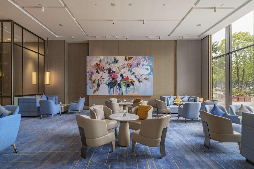 Posezení v ubytování DoubleTree By Hilton Shenzhen Nanshan Hotel & Residences