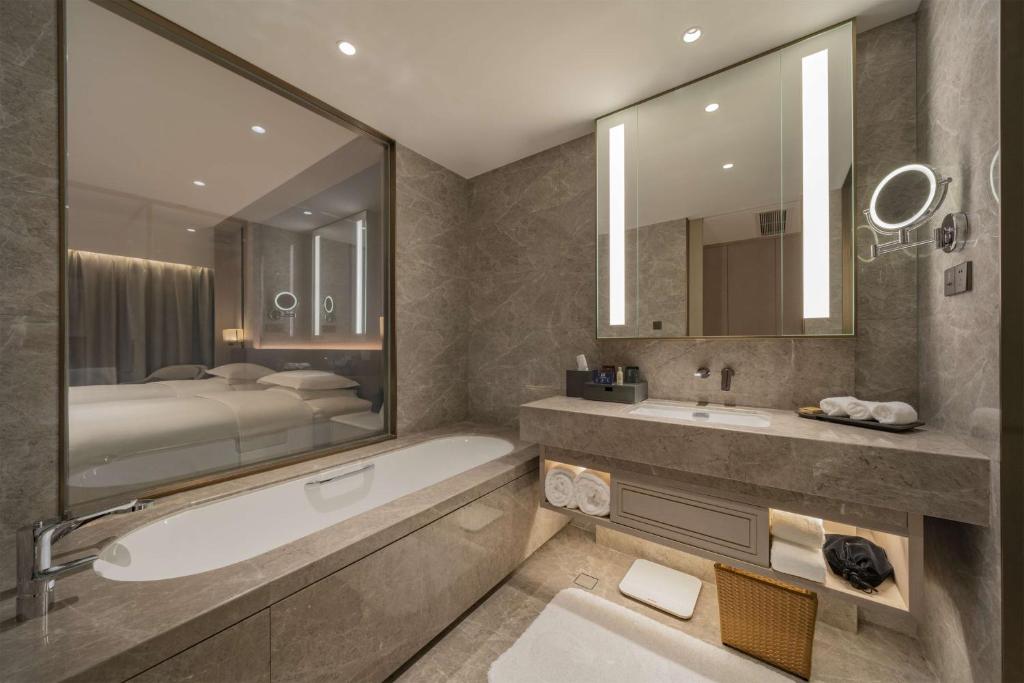 Koupelna v ubytování DoubleTree By Hilton Shenzhen Nanshan Hotel & Residences