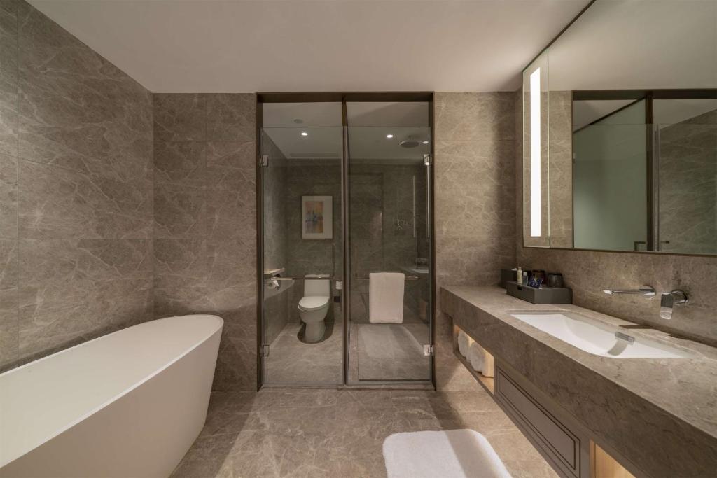 Koupelna v ubytování DoubleTree By Hilton Shenzhen Nanshan Hotel & Residences