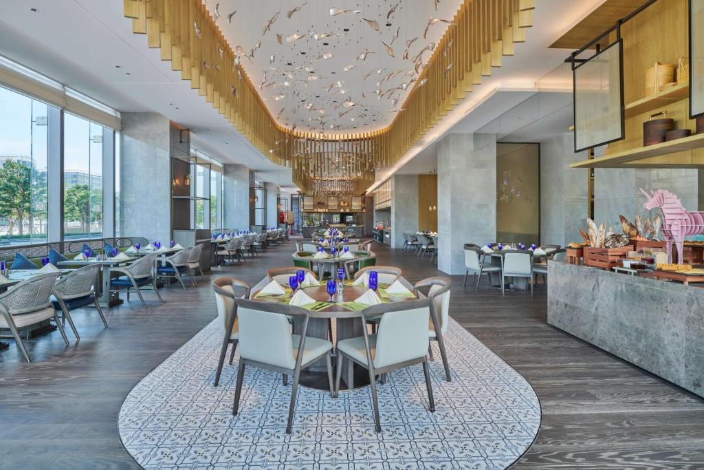 Restaurace v ubytování DoubleTree by Hilton Shenzhen Airport