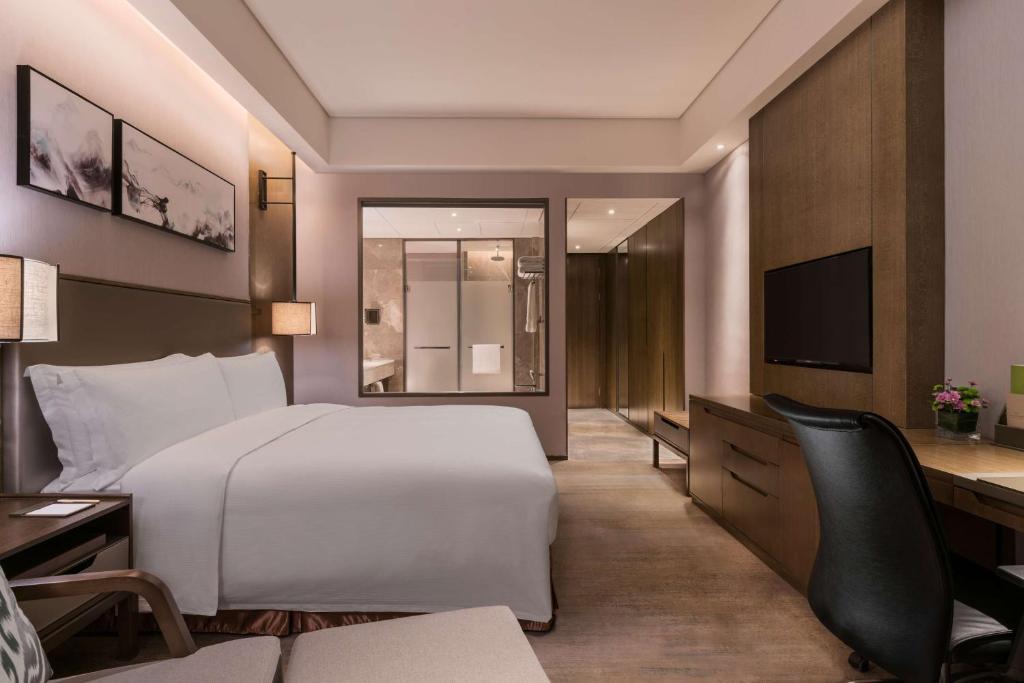 Televiisor ja/või meelelahutuskeskus majutusasutuses DoubleTree by Hilton Hotel Shiyan