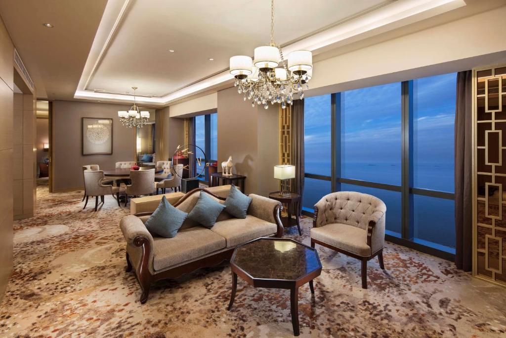 Hilton Yantai - One-Bedroom Deluxe King Suite