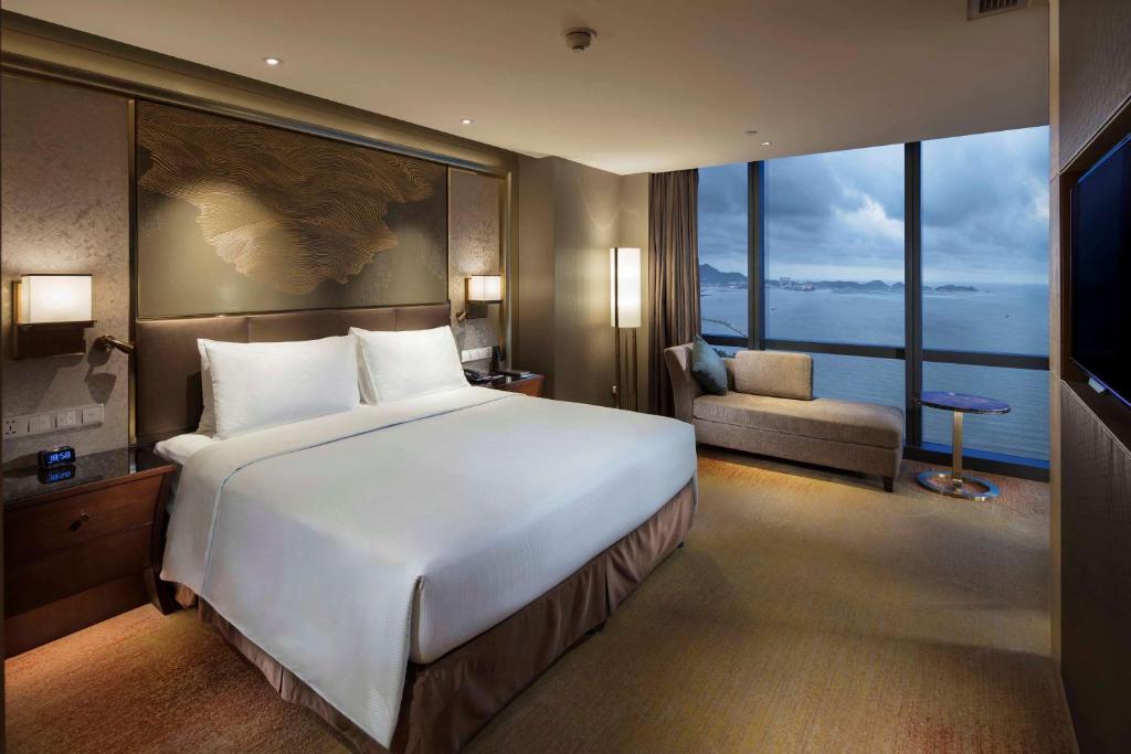 Hilton Yantai - King Executive Deluxe Room Sea View