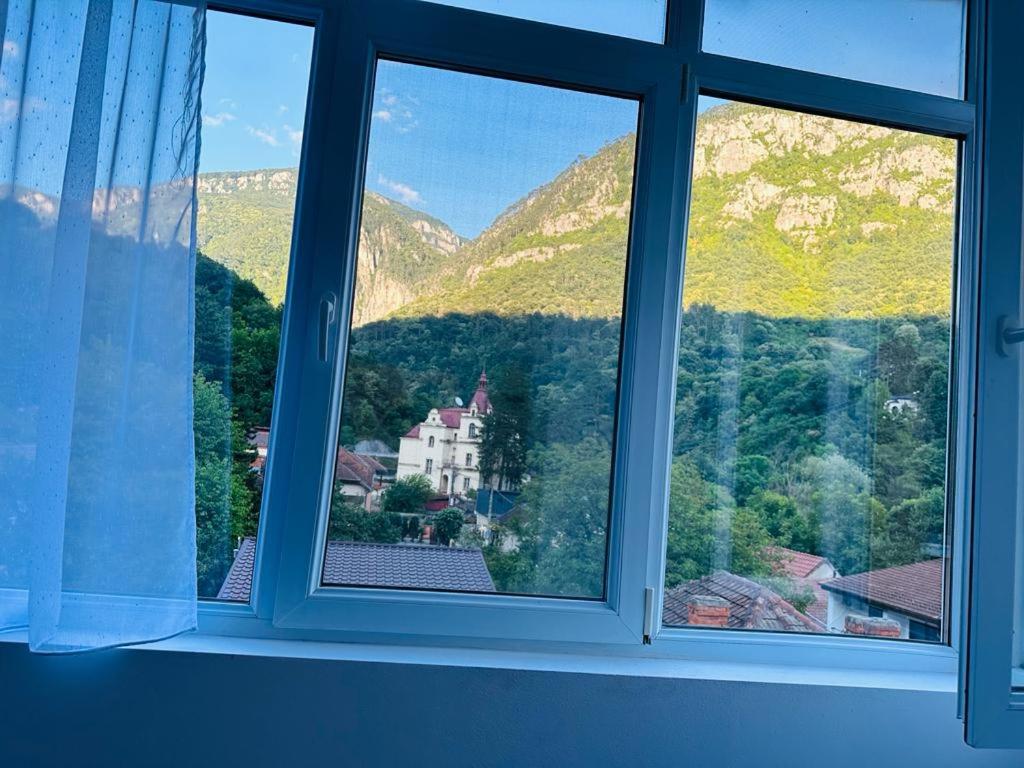 Nespecifikovaný výhled na hory nebo výhled na hory při pohledu z apartmánu