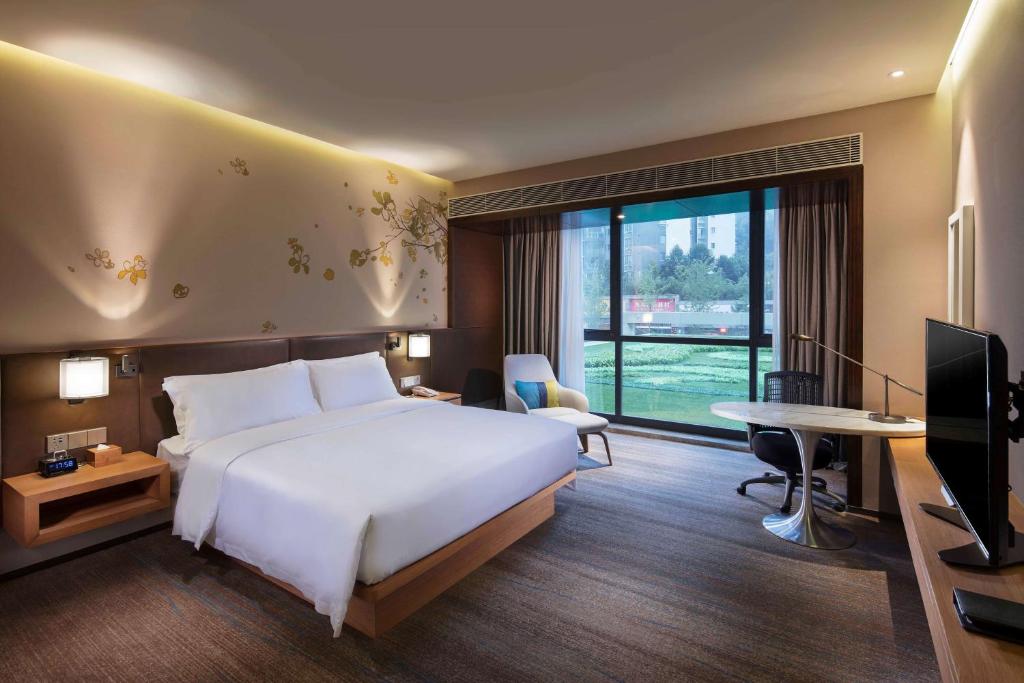 Postel nebo postele na pokoji v ubytování Hilton Garden Inn Shiyan