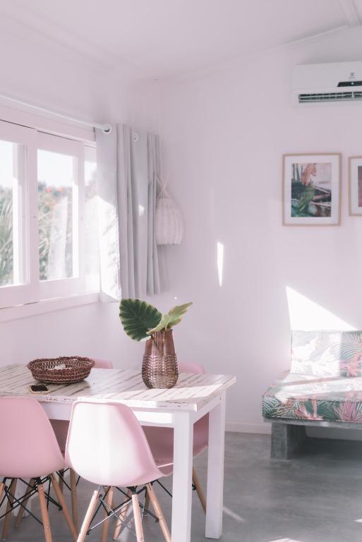 Posezení v ubytování Cactus Lodge Pipa