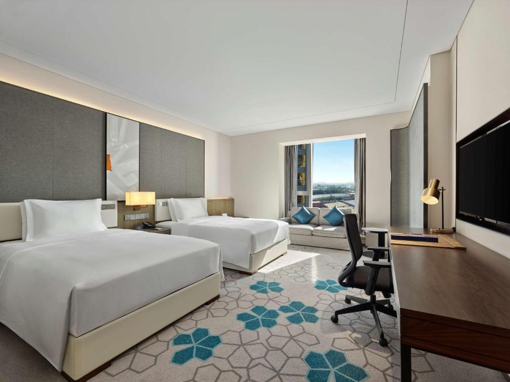 Postel nebo postele na pokoji v ubytování Doubletree By Hilton Baoding
