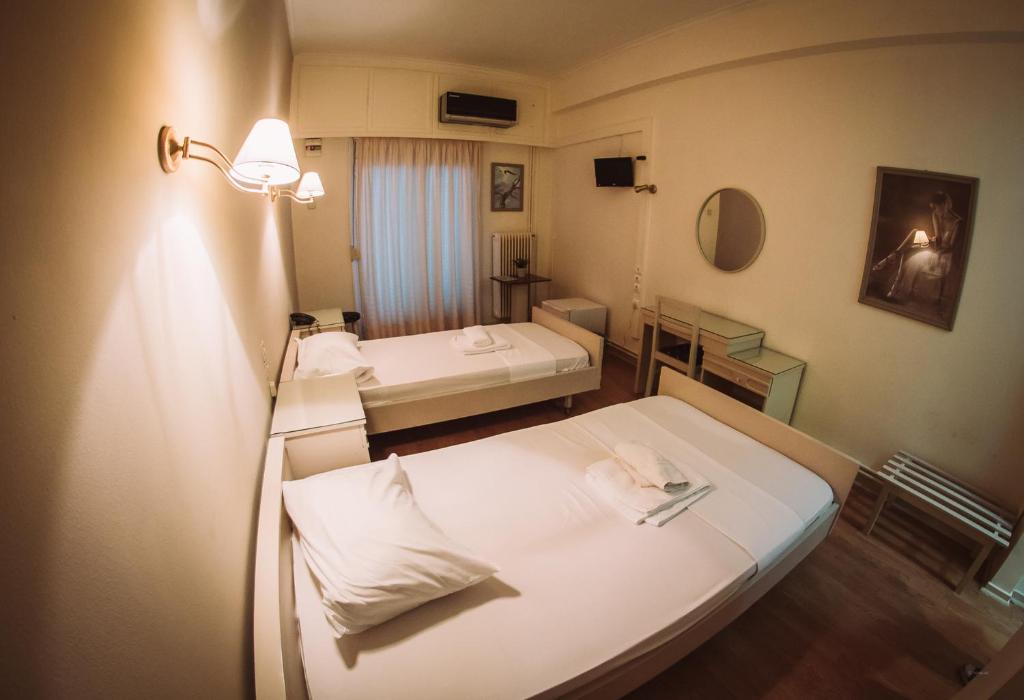 Postel nebo postele na pokoji v ubytování Hotel King Pyrros
