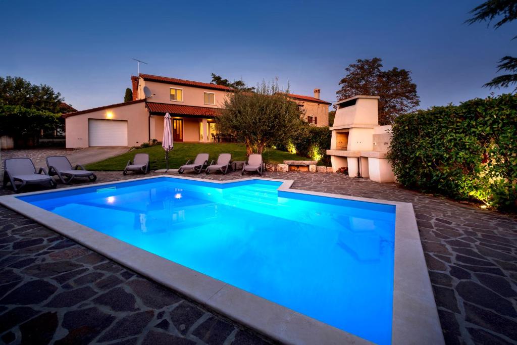Bazén v ubytovaní Villa Nina with Private pool near Poreč alebo v jeho blízkosti