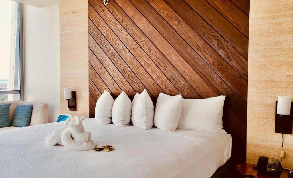 Postel nebo postele na pokoji v ubytování Hotel La Croix