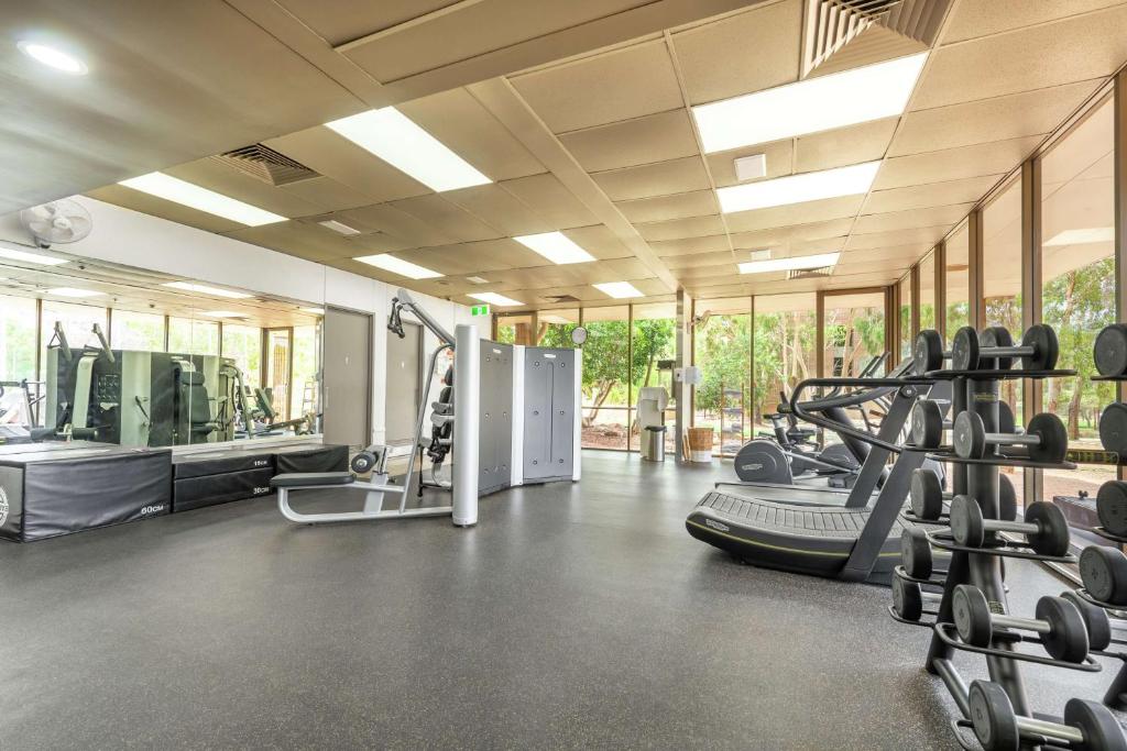 Fitness centrum a/nebo fitness zařízení v ubytování DoubleTree by Hilton Alice Springs