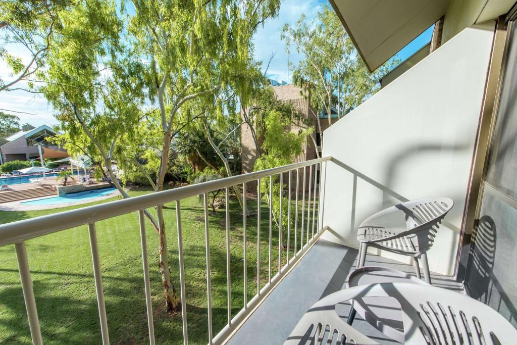 Balkón nebo terasa v ubytování DoubleTree by Hilton Alice Springs