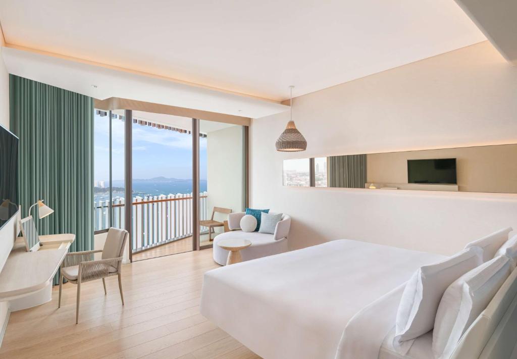 Postel nebo postele na pokoji v ubytování Hilton Pattaya