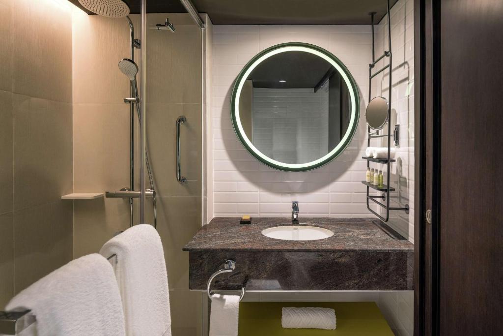 DoubleTree by Hilton Bangkok Ploenchit - Resim 32